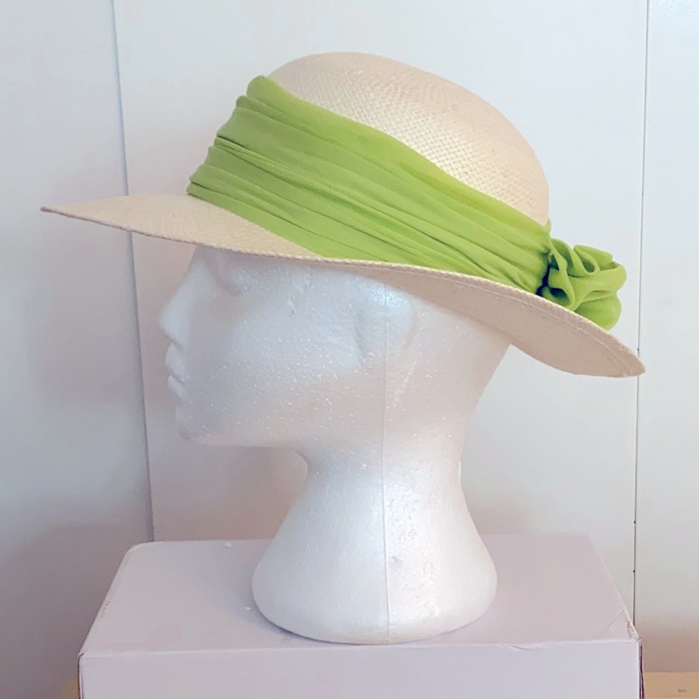 Ladies straw hat
